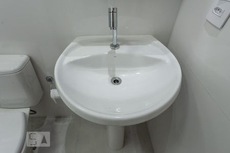 Apartamento para alugar com 65m², 2 quartos e 1 vaga Apartamento para alugar com 65m², 2 quartos e 1 vagaBanheiro