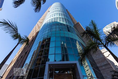 Apartamento à venda com 40m², 1 quarto e 1 vagaFachada - Condomínio