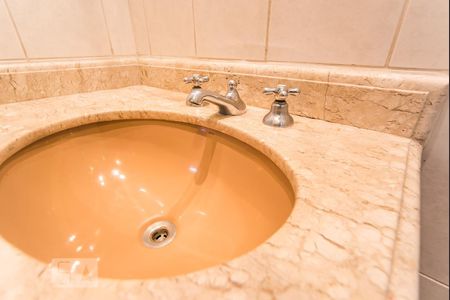 Banheiro de apartamento à venda com 2 quartos, 60m² em Vila Olímpia, São Paulo