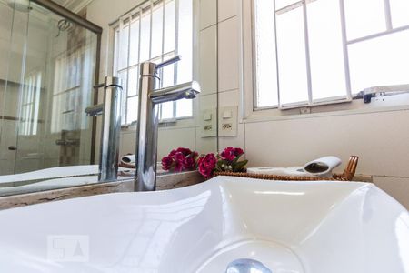 Banheiro de apartamento à venda com 2 quartos, 75m² em Jardim das Acácias, São Paulo