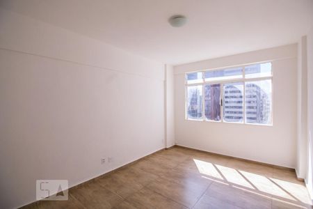 Apartamento para alugar com 81m², 2 quartos e sem vagaSALA