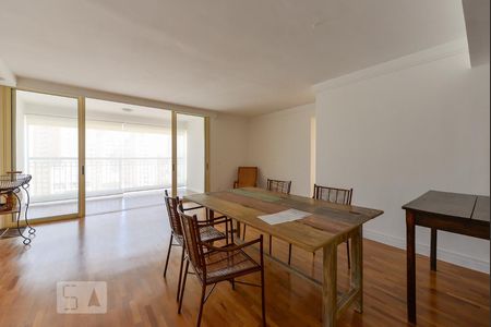 Sala de apartamento à venda com 2 quartos, 108m² em Pinheiros, São Paulo