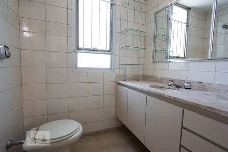 Banheiro de apartamento à venda com 3 quartos, 140m² em Vila Suzana, São Paulo