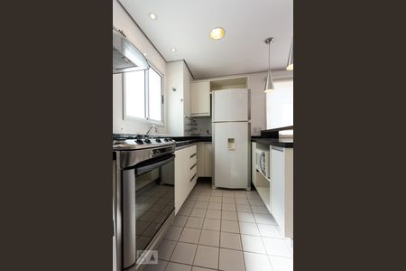 Cozinha de apartamento para alugar com 1 quarto, 70m² em Itaim Bibi, São Paulo