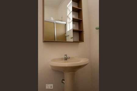 Apartamento à venda com 74m², 2 quartos e 1 vaga Apartamento à venda com 74m², 2 quartos e 1 vagaBanheiro