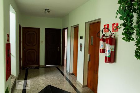 Apartamento à venda com 74m², 2 quartos e 1 vaga Apartamento à venda com 74m², 2 quartos e 1 vagaHall