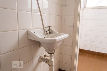 Apartamento à venda com 74m², 2 quartos e 1 vaga Apartamento à venda com 74m², 2 quartos e 1 vagaBanheiro de serviço