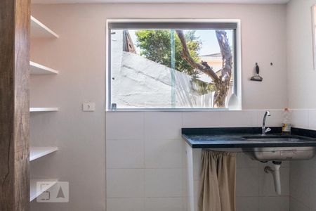 Cozinha de casa para alugar com 1 quarto, 80m² em Vila Romana, São Paulo