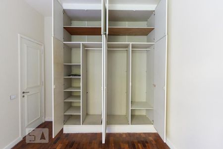 Apartamento à venda com 240m², 4 quartos e 2 vagasDetalhe