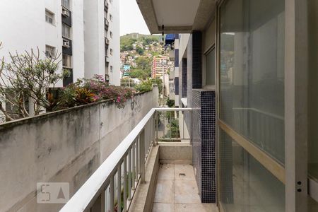 Apartamento à venda com 78m², 2 quartos e 3 vagasVaranda sala