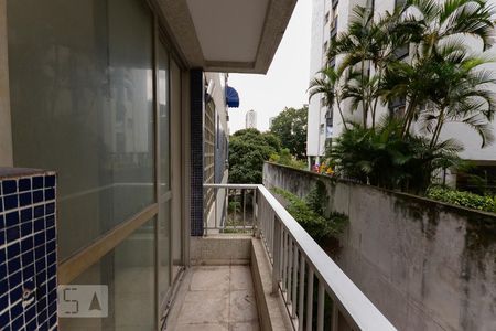 Apartamento à venda com 78m², 2 quartos e 3 vagasVaranda sala