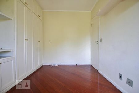 Quarto 1 de apartamento para alugar com 3 quartos, 174m² em Paraíso do Morumbi, São Paulo