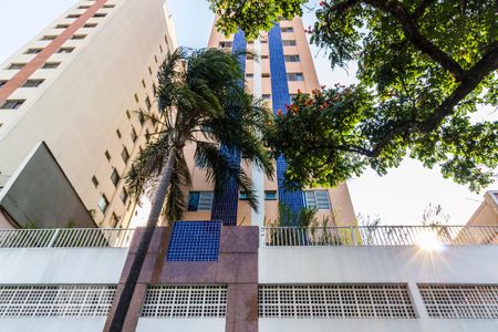 Apartamento para alugar com 55m², 2 quartos e 1 vaga Apartamento para alugar com 55m², 2 quartos e 1 vagaFachada