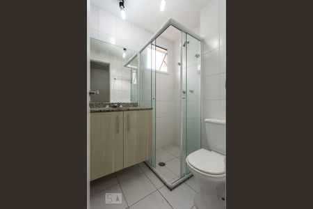 Banheiro da suíte de kitnet/studio para alugar com 1 quarto, 29m² em Vila Olímpia, São Paulo