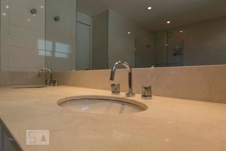 Apartamento à venda com 185m², 4 quartos e 3 vagasQuarto 4 - Suíte/ Banheiro (Torneira)