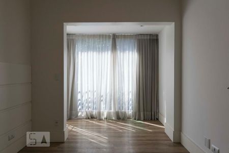 Apartamento à venda com 185m², 4 quartos e 3 vagasQuarto 4 - Suíte/ Varanda