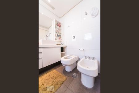 Apartamento para alugar com 220m², 4 quartos e 4 vagasBanheiro da Suíte 2