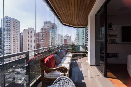 Varanda de apartamento para alugar com 4 quartos, 220m² em Indianópolis, São Paulo