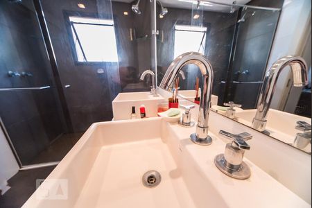 Apartamento para alugar com 220m², 4 quartos e 4 vagasBanheiro da Suíte 2