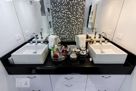 Banheiro de apartamento para alugar com 3 quartos, 90m² em Santa Teresinha, São Paulo