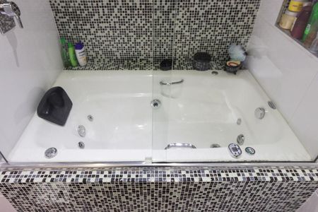 Banheiro de apartamento para alugar com 3 quartos, 90m² em Santa Teresinha, São Paulo