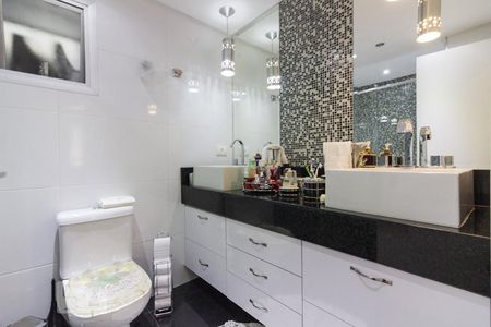 Banheiro de apartamento para alugar com 3 quartos, 90m² em Santa Teresinha, São Paulo