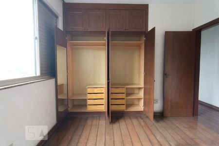 Apartamento à venda com 317m², 4 quartos e 3 vagasQuarto 2