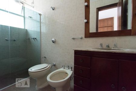 Apartamento à venda com 317m², 4 quartos e 3 vagasBanheiro suíte 2