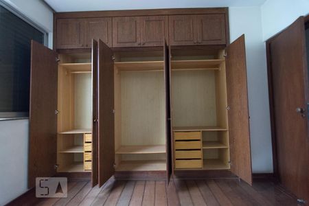 Apartamento à venda com 317m², 4 quartos e 3 vagasQuarto
