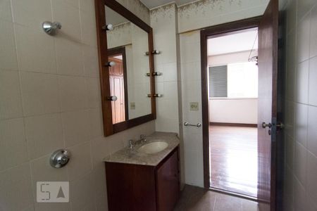 Apartamento à venda com 317m², 4 quartos e 3 vagasBanheiro suíte 2