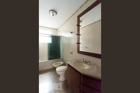 Banheiro Suíte de apartamento à venda com 4 quartos, 317m² em Carmo, Belo Horizonte