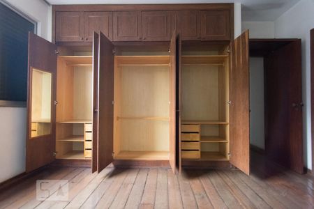 Apartamento à venda com 317m², 4 quartos e 3 vagasSuíte