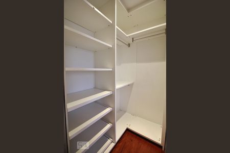 Apartamento à venda com 245m², 3 quartos e 4 vagasClosett suíte 2