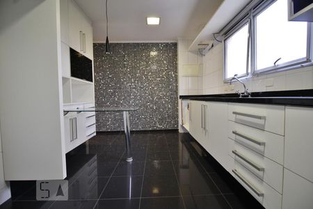 Apartamento à venda com 245m², 3 quartos e 4 vagasCozinha