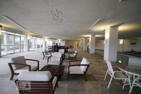 Apartamento à venda com 245m², 3 quartos e 4 vagasÁrea da piscina aquecida