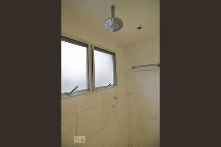 Apartamento à venda com 245m², 3 quartos e 4 vagasChuveiro