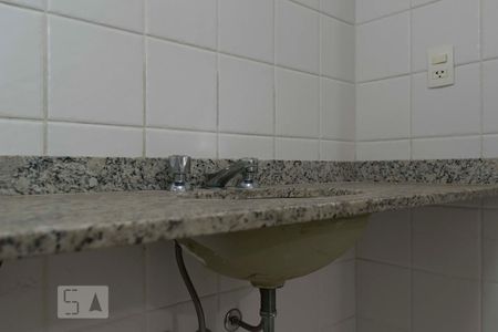 Banheiro social (Torneira) de apartamento para alugar com 2 quartos, 57m² em Aclimação, São Paulo