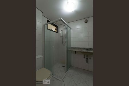Banheiro social de apartamento para alugar com 2 quartos, 57m² em Aclimação, São Paulo