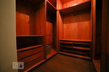 Apartamento à venda com 194m², 3 quartos e 3 vagas Apartamento à venda com 194m², 3 quartos e 3 vagasCloset Suíte 3