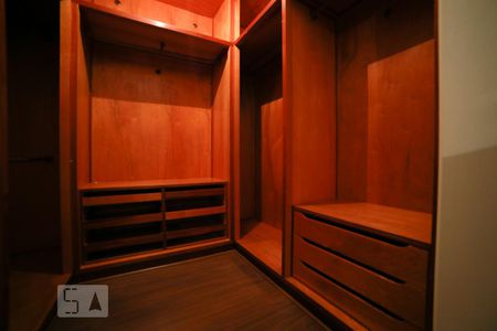 Apartamento à venda com 194m², 3 quartos e 3 vagas Apartamento à venda com 194m², 3 quartos e 3 vagasCloset Suíte 3