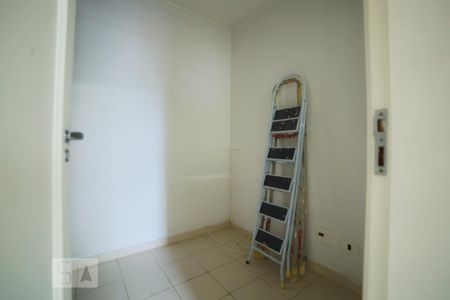 Apartamento à venda com 194m², 3 quartos e 3 vagas Apartamento à venda com 194m², 3 quartos e 3 vagasQuarto Serviço