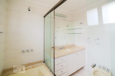 Apartamento à venda com 194m², 3 quartos e 3 vagas Apartamento à venda com 194m², 3 quartos e 3 vagasSuíte 3