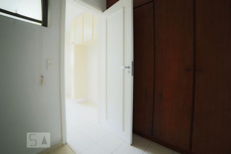 Apartamento à venda com 194m², 3 quartos e 3 vagas Apartamento à venda com 194m², 3 quartos e 3 vagasQuarto Serviço
