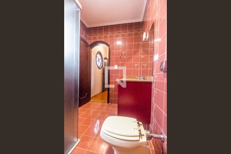 Casa de condomínio para alugar com 600m², 4 quartos e 5 vagasBanheiro da Suíte 2