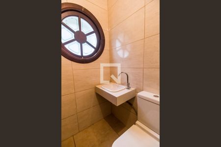 Casa de condomínio para alugar com 600m², 4 quartos e 5 vagasBanheiro de serviço