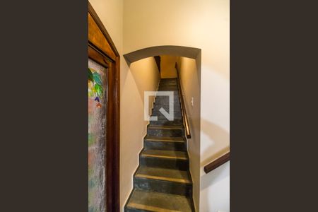 Casa de condomínio para alugar com 600m², 4 quartos e 5 vagasEscada