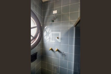 Casa de condomínio para alugar com 600m², 4 quartos e 5 vagasBanheiro da Suíte 1