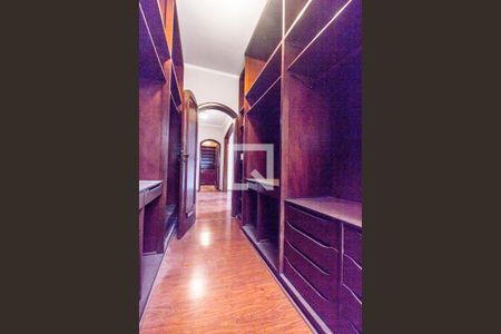 Casa de condomínio para alugar com 600m², 4 quartos e 5 vagasCloset da suíte 1