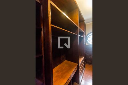 Casa de condomínio para alugar com 600m², 4 quartos e 5 vagasCloset da suíte 1