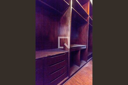 Casa de condomínio para alugar com 600m², 4 quartos e 5 vagasCloset da suíte 1